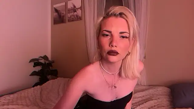 Foxy  Bite online show from April 3, 8:15 pm