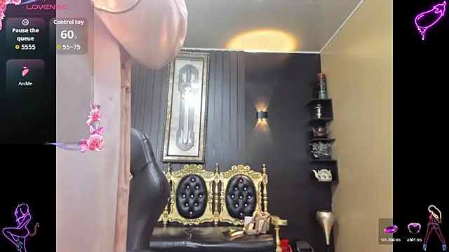 Snapshot of Sharlotte_Jones chatting on May 13, 11:28 am Sharlotte Jones online show from May 13, 11:28 am