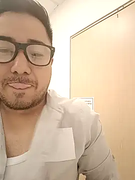 lobo caliente37 online show from April 13, 8:46 pm