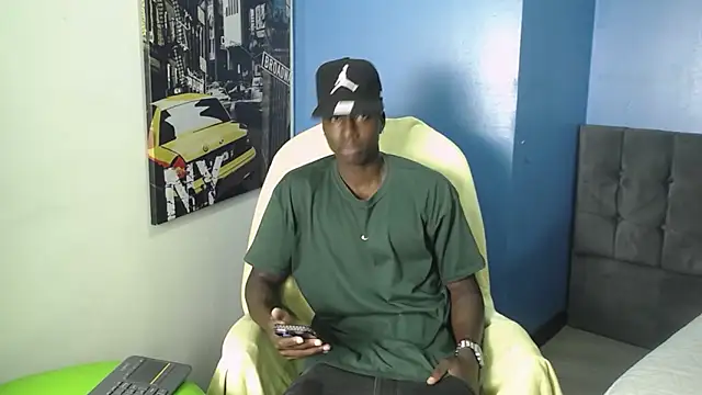 Snapshot of JeanDantte chatting on June 19, 8:25 pm JeanDantte online show from June 19, 8:25 pm
