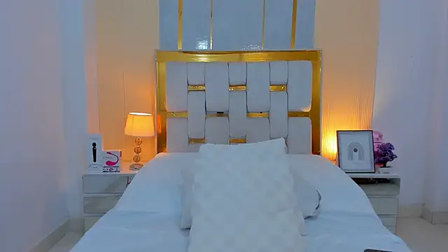 Alara Keyy online show from April 18, 9:04 pm