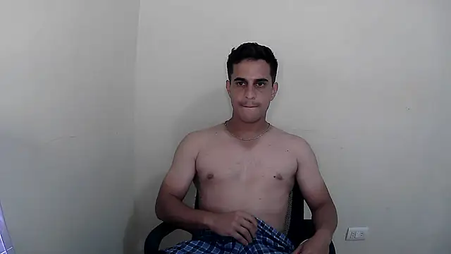 Snapshot of randomzombie27 chatting on August 3, 12:52 am randomzombie27 online show from August 3, 12:52 am