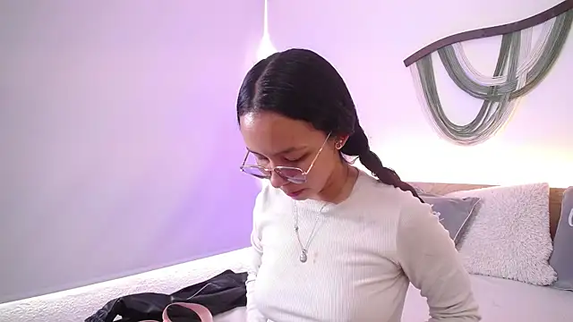 DaphneValucci online show from April 28, 8:02 pm