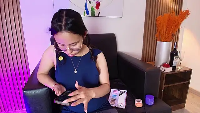 DaphneValucci online show from May 1, 8:47 pm