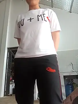 anhhuyen1 online show from April 2, 11:55 pm