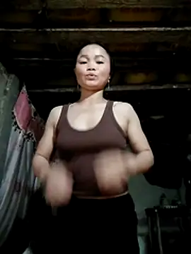 Tieuvy122 online show from May 13, 11:23 pm