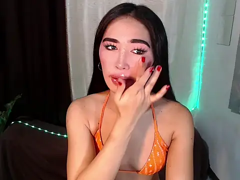 urasiankylie online show from June 24, 6:06 pm
