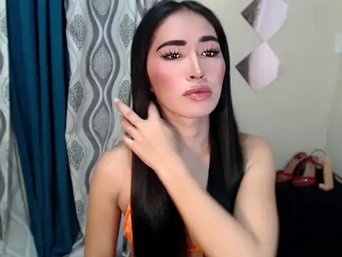 urasiankylie online show from May 25, 5:11 pm