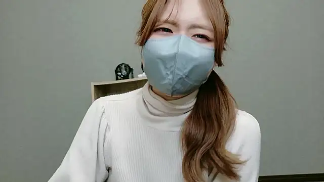 YUA 0425 online show from May 5, 6:00 pm