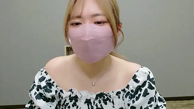 YUA 0425 online show from June 24, 2:10 am