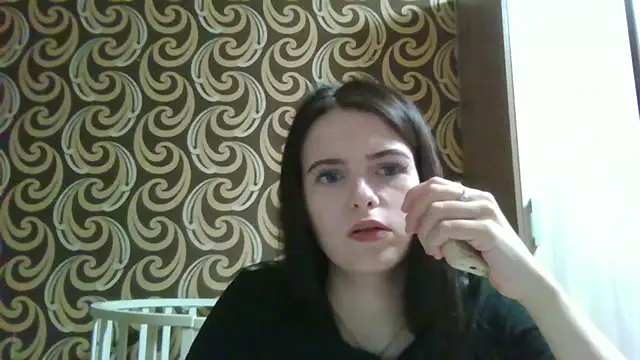Snapshot of KikiAmino chatting on June 4, 5:34 am KikiAmino online show from June 4, 5:34 am