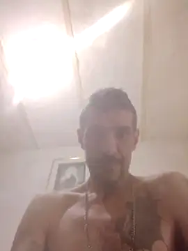 Snapshot of Guillelp chatting on June 7, 2:06 am Guillelp online show from June 7, 2:06 am