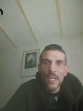 Snapshot of Guillelp chatting on May 18, 11:20 pm Guillelp online show from May 18, 11:20 pm