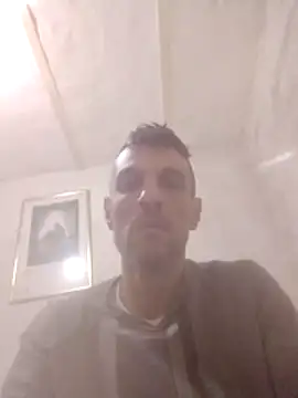Snapshot of Guillelp chatting on June 13, 1:53 pm Guillelp online show from June 13, 1:53 pm