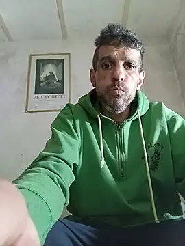 Snapshot of Guillelp chatting on July 24, 1:23 am Guillelp online show from July 24, 1:23 am