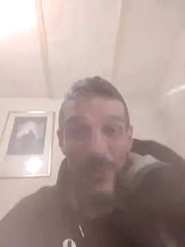 Snapshot of Guillelp chatting on May 23, 4:00 am Guillelp online show from May 23, 4:00 am