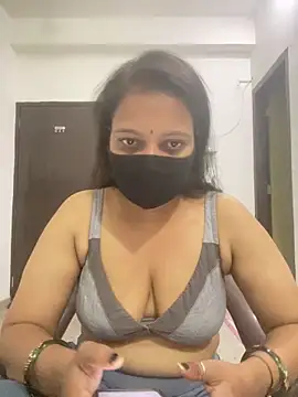 Snapshot of Monika_6999 chatting on May 25, 6:17 pm Monika 6999 online show from May 25, 6:17 pm