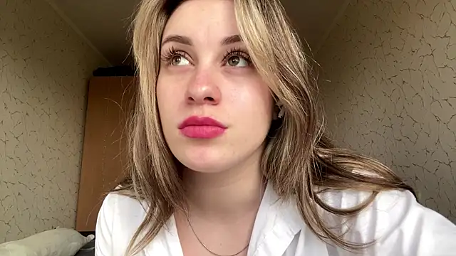 SpringSummers online show from April 4, 7:15 am