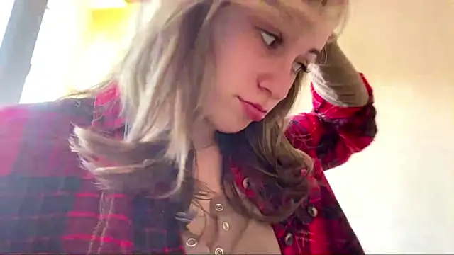 SpringSummers online show from April 6, 8:15 am