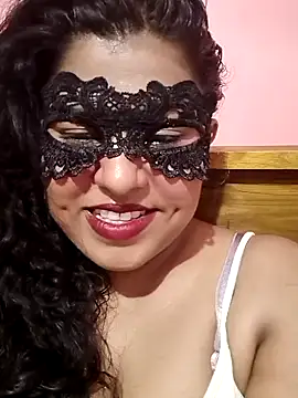 Maskedcurves online show from April 3, 5:03 am