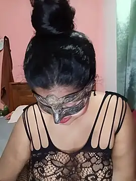 Maskedcurves online show from June 10, 8:26 am