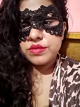 Maskedcurves online show from April 2, 9:49 am