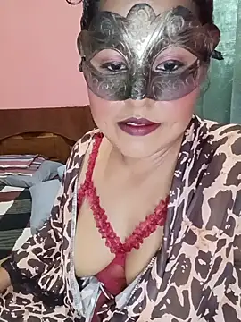 Maskedcurves online show from June 26, 2:12 pm