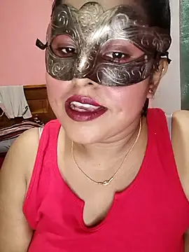 Maskedcurves online show from May 8, 5:11 am