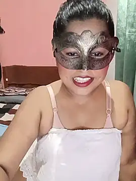 Maskedcurves online show from June 25, 5:40 pm