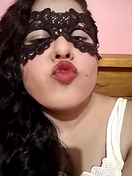 Maskedcurves online show from April 8, 5:20 am