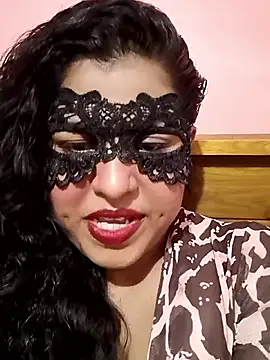 Maskedcurves online show from April 4, 5:58 am