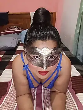 Maskedcurves online show from June 23, 8:23 am