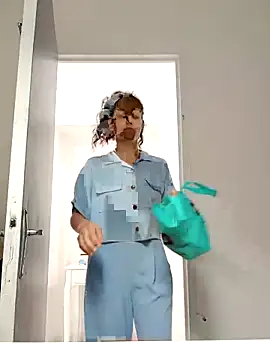 Lolaa92i online show from April 9, 7:47 am