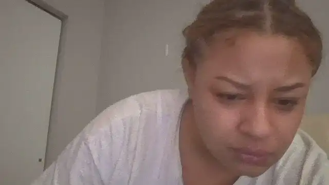 madzbailey online show from May 8, 2:43 pm
