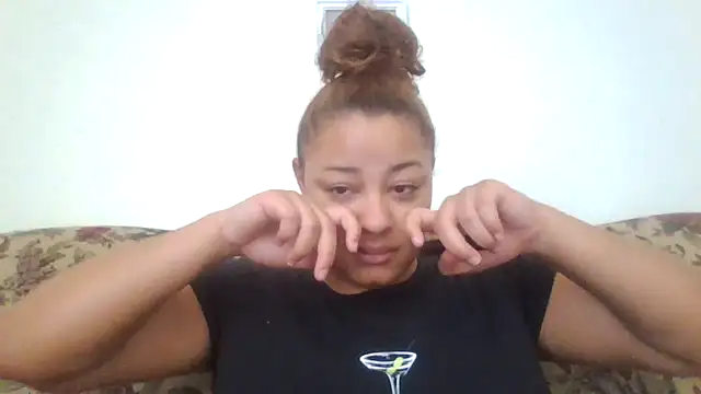 madzbailey online show from June 10, 3:35 pm