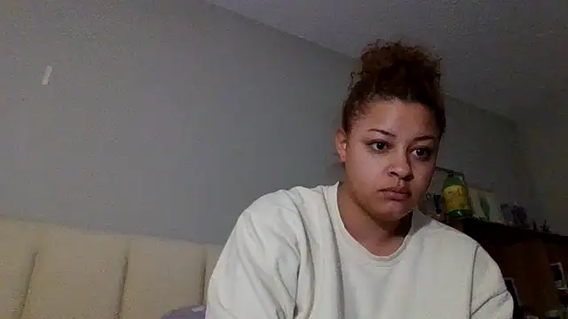 madzbailey online show from May 24, 11:04 pm