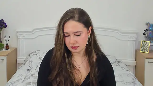 Sienna Spice online show from April 5, 11:11 pm