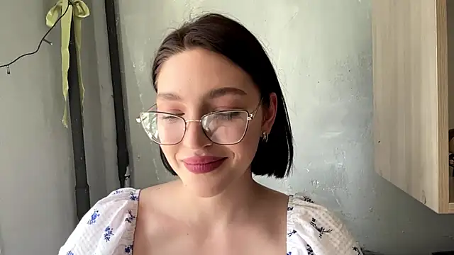 Snapshot of SinfulStarlight chatting on April 3, 8:21 am SinfulStarlight online show from April 3, 8:21 am