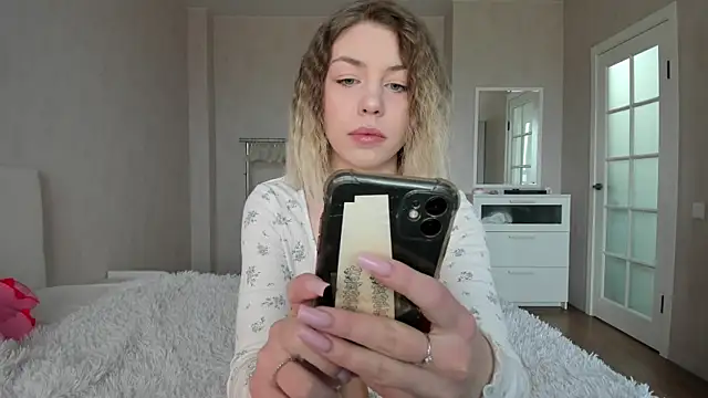 uma like online show from April 3, 8:43 am