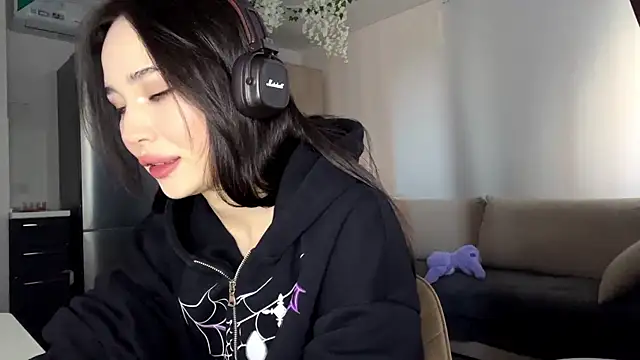Snapshot of Elizabetswan chatting on April 12, 1:25 pm Elizabetswan online show from April 12, 1:25 pm