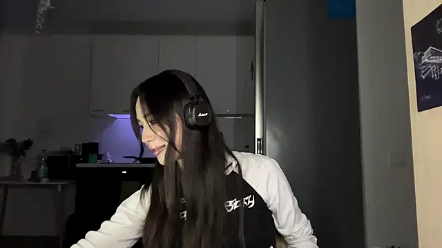 Elizabetswan online show from April 5, 7:31 pm