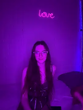 BabyBossVIP online show from April 3, 6:25 pm