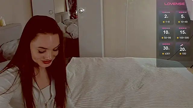 Snapshot of Aphrodite_Portman chatting on May 5, 2:03 am Aphrodite Portman online show from May 5, 2:03 am