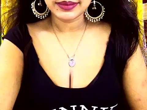 Snapshot of Noor_Zarin chatting on April 25, 2:47 pm Noor Zarin online show from April 25, 2:47 pm