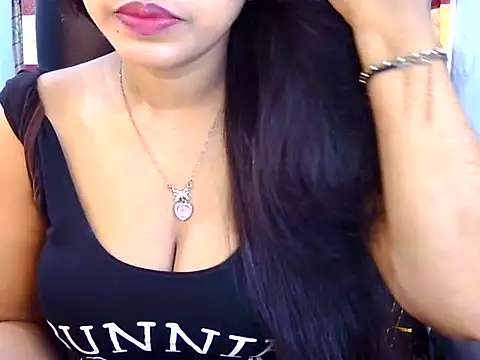 Snapshot of Noor_Zarin chatting on April 26, 4:32 am Noor Zarin online show from April 26, 4:32 am