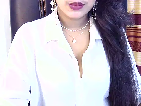 Snapshot of Noor_Zarin chatting on May 5, 8:23 pm Noor Zarin online show from May 5, 8:23 pm