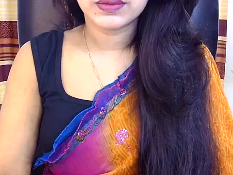 Snapshot of Noor_Zarin chatting on May 4, 7:28 pm Noor Zarin online show from May 4, 7:28 pm