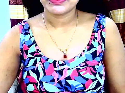 Snapshot of Noor_Zarin chatting on April 16, 10:34 pm Noor Zarin online show from April 16, 10:34 pm