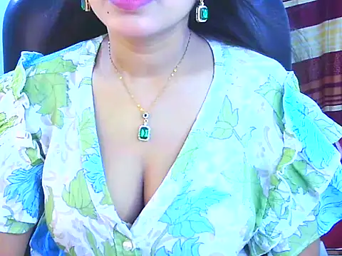 Snapshot of Noor_Zarin chatting on April 22, 5:42 pm Noor Zarin online show from April 22, 5:42 pm