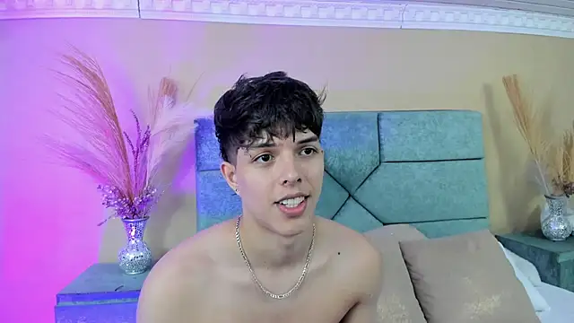 DamiaanXx online show from April 18, 1:02 pm